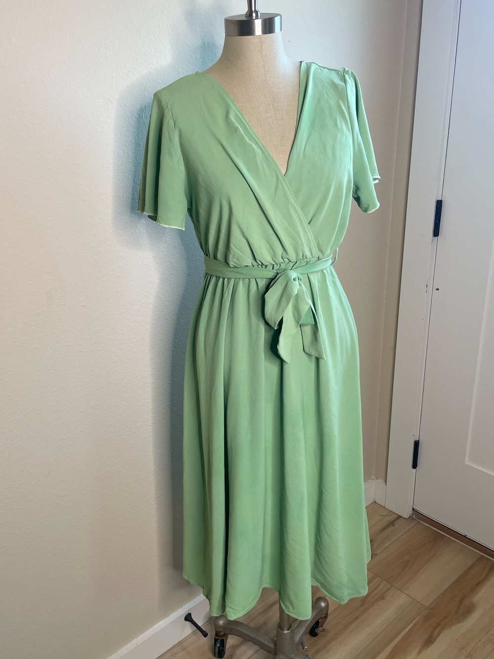 Whimsical workwear Wrap Midi Dress in grass Green